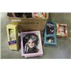 Image 2 : BOX OF NEW PORCELAIN CLOWNS AND MASKS