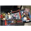 Image 1 : TRAY OF COLLECTIBLES