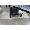 Image 1 : EASTERN FOLDING TABLE AND CARPET RUNNER