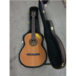 La Patrie Acoustic Guitar in Fitted Case