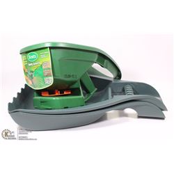 NEW SCOTT'S HANDY GREEN SPREADER & 2 LEAF SCOOPS