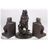 Image 1 : BOX WITH BEAR BOOKENDS AND A STATUE