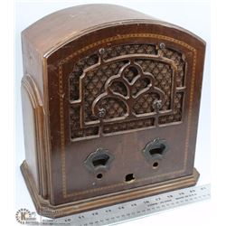 ANTIQUE CATHEDRAL RADIO FOR REPAIR