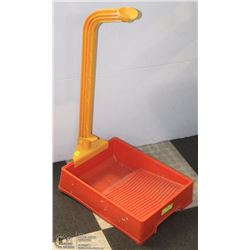 PAINT TRAY WITH PAINT ROLLER HOLDER