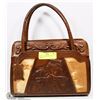Image 1 : BROWN LEATHER PURSE W/3-D DESIGN & 3