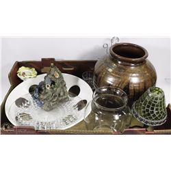 LARGE FLAT OF HOME DÉCOR ITEMS