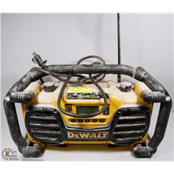 DEWALT DC012 WORKSITE CHARGER/RADIO