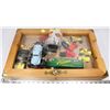 Image 1 : DISPLAY CASE WITH VINTAGE DIE CAST CARS INCL