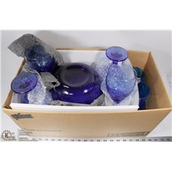 COLLECTION OF BLUE DISHES AND DECOR