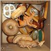 Image 1 : ESTATE BOX OF WOODEN STATUES, DECORATIONS AND MORE