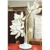 Image 1 : 26)ORNATE  FLOWER TABLE LAMP
