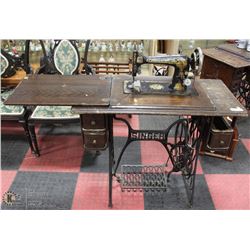 VINTAGE SINGER SEWING MACHINE W/ WOOD AND CAST