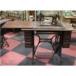 VINTAGE SINGER SEWING MACHINE W/ WOOD AND METAL