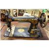 Image 2 : VINTAGE SINGER SEWING MACHINE W/ WOOD AND METAL