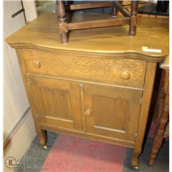 ANTIQUE OAK  WOODEN CABINET 28X17.5X31