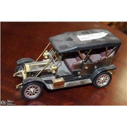 VINTAGE DIE CAST CAR BATTERY OPERATED