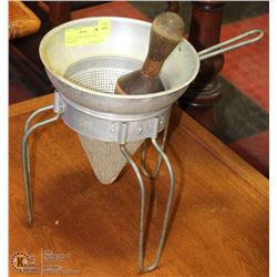 VINTAGE WEAR-EVER ALUMINUM COLLANDER