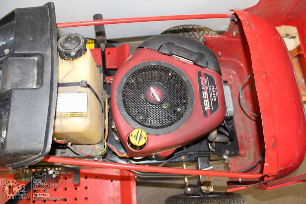 MTD YARD MACHINES RIDING LAWNMOWER 13.5HP, 38"