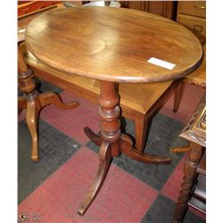 VINTAGE OVAL WOOD SIDE TABLE 26X18X29