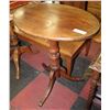 Image 1 : VINTAGE OVAL WOOD SIDE TABLE 26X18X29