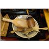 Image 1 : WOOD BOWL WITH VINTAGE WOOD KITCHEN UTENSILS