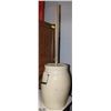 Image 1 : MEDALTA 5 IMPERIAL BUTTER CHURN WITH HANDLE