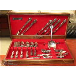 ESTATE ROGERS STAINLESS STEEL CUTLERY SET