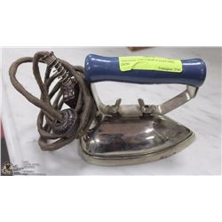 VINTAGE 1940 CHORUS ELECTRIC IRON