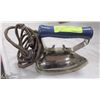 Image 1 : VINTAGE 1940 CHORUS ELECTRIC IRON