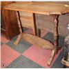 Image 2 : ANTIQUE ACCENT TABLE