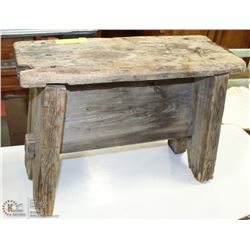 1905 GRANDMAS MILKING STOOL