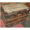 Image 1 : VINTAGE METAL TRUNK