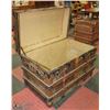 Image 2 : VINTAGE METAL TRUNK