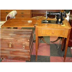 SINGER SEWING MACHINE IN CONSOLE, NO PEDDLE
