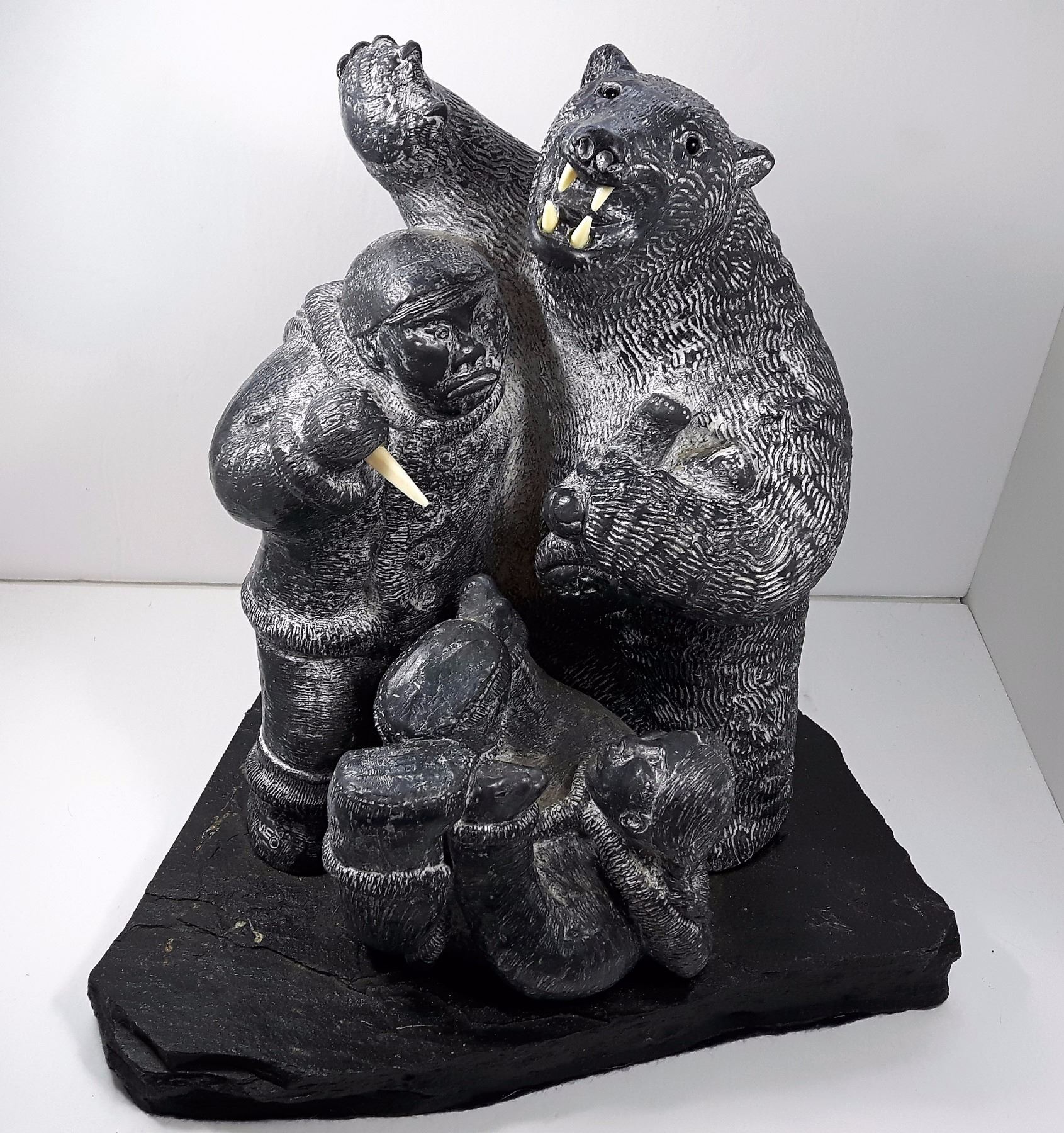 17 WOLF ORIGINAL INUIT SOAPSTONE CARVING