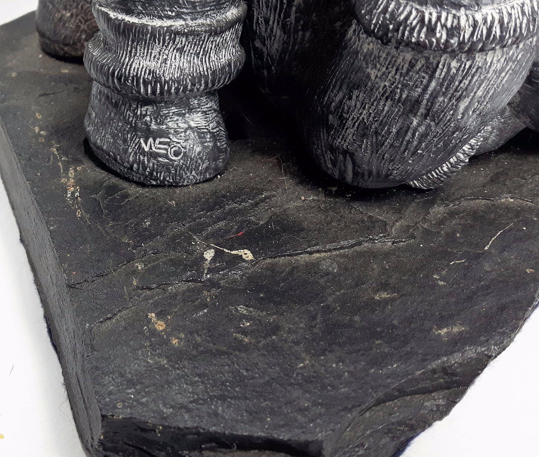 17 WOLF ORIGINAL INUIT SOAPSTONE CARVING