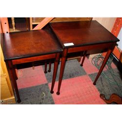 LOT OF 2 END TABLES