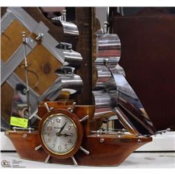 VINTAGE WOODEN MASTERCRAFTERS DESK CLOCK