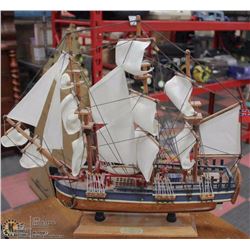 VINTAGE WOOD H.M.S ENDEAVOUR SHIP MODEL