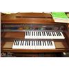 Image 3 : VINTAGE LOWRY ROLL TOP ELECTRIC ORGAN