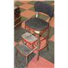 Image 2 : VINTAGE 2 STEP STOOL