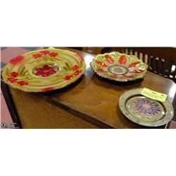 3 DECORATIVE VINTAGE FLOWER GOOFUS GLASS PLATTERS