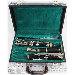 VINTAGE VITO RESO-TONE 3 CLARINET IN LEATHER CASE