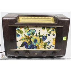 VINTAGE PHILLIPS TABLE TOP RADIO