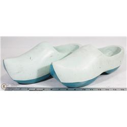 ANTIQUE WOODEN DUTCH SHOES