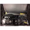 Image 1 : PROFESSIONAL PHOTOGRAPHY LIGHTING W/ CASE & ACCESSORIES (LOWEL)