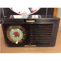 1948 General Electric Model C66 clock radio (BAKELITE CASE)