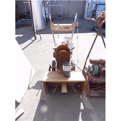 SNOW BLOWER - GAS  5HP ENGINE  - 20"