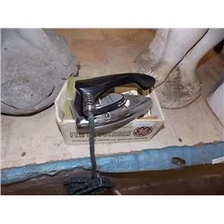 VINTAGE TRAVEL IRON