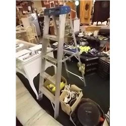 STEP LADDER - 5'